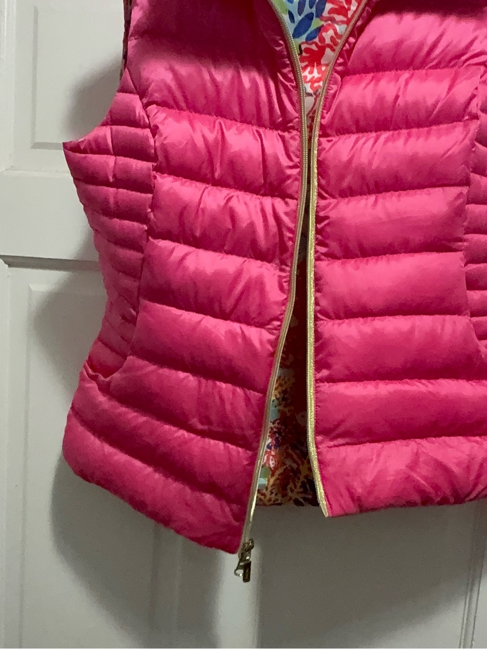 Lilly Pulitzer Hot Pink Quilted Vest with Multicolor Lining - Picture 4 of 12